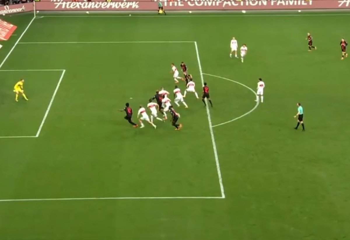 Kossounou empata
Offside de Tapsoba
Bayer Leverkusen 1-2 Stuttgart