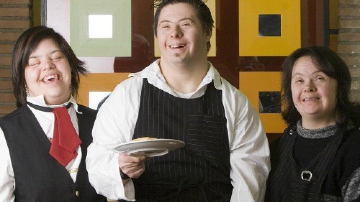 rep_roma's tweet photo. Chiude (ancora una volta) la “Locanda dei Girasoli”, il ristorante del Tuscolano gestito da ragazzi con sindrome di Down https://t.co/u5qIi6F4pJ https://t.co/yDWfeNbGzN
