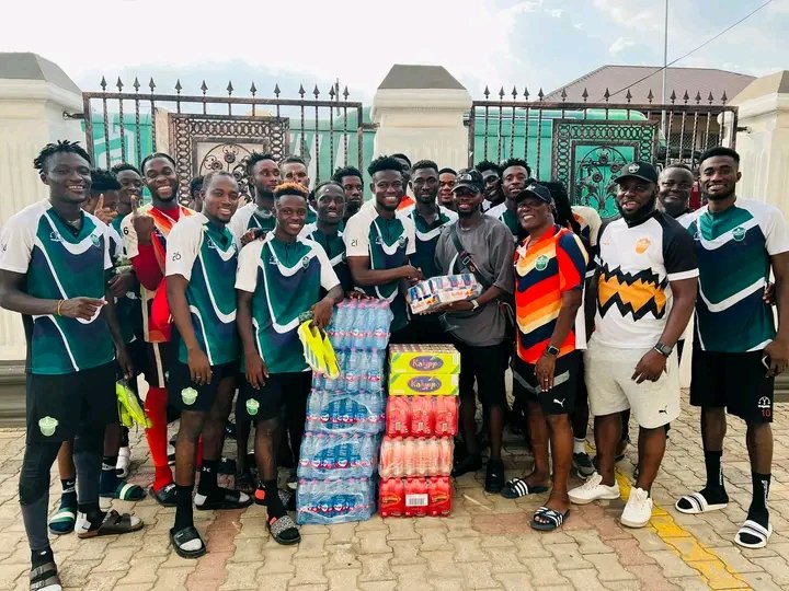 Former Dreams Football Club left back MONTARI KAMAHENI who currently plays for ASHDOD SC in Israel, this afternoon donated packs of mineral water and also energy drinks to his former teammates ahead of Zamalek clash. 

#DreamsZamalek 

#stillbelieve ☝🏻💚 #IGWT #DFC4LIFE