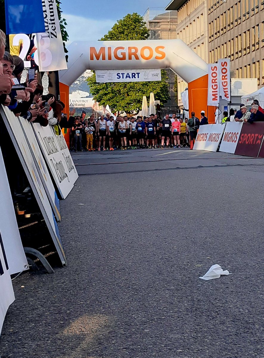 Finished my first city run. 💪🏃‍♂️. Proud of myself!
#running #luzernerstadtlauf #greatday #happy