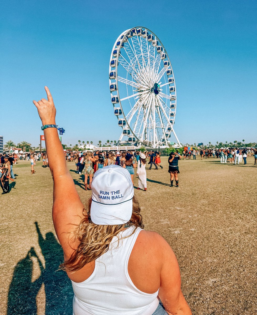Crowd-voted best hat at Stagecoach 😎 Shout out @OnwardReserve 👊 #RunTheDamnBall #GiddyUp