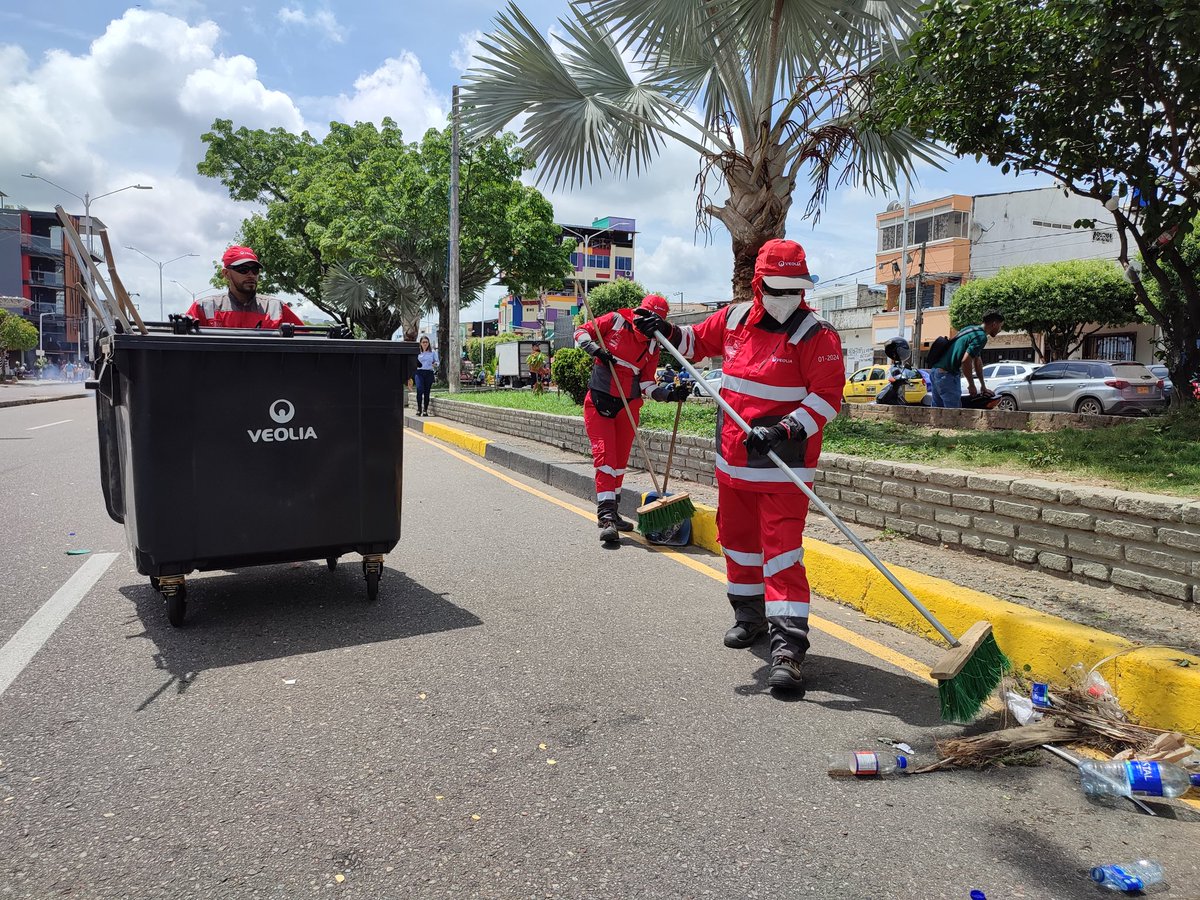 📷 #EnImágenes así vivimos nuestra participación en el tradicional Desfile Educativo por el aniversario 102 de #Barrancabermeja. ☀️🙌🏻