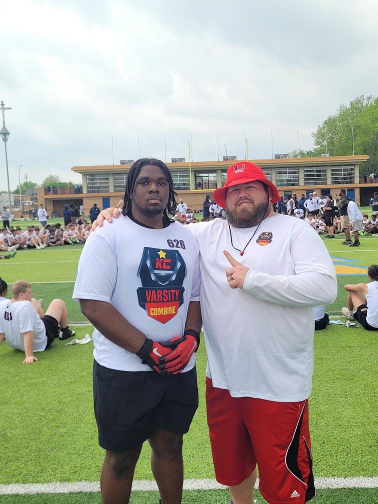 S/O to my guy @JesseJonesJr3 he came up to KC and balled out @Varsitycombine1. He was the OL MVP & 1 win away from winning King of the hill & bringing the belt back to the 918! Oh and my man was offered 3 scholarships! Keep working this is just the beginning! @recruit_unionfb