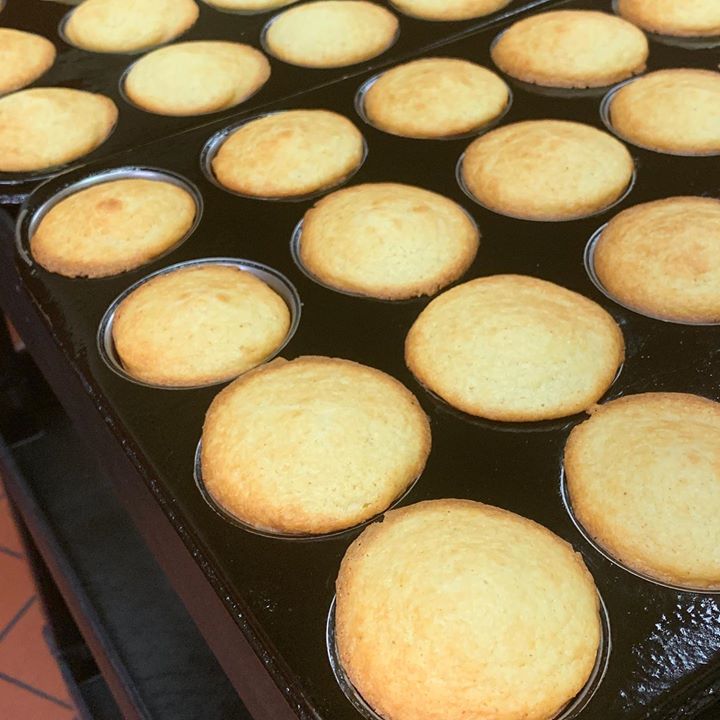 Mmm Buttermilk Cornbread fresh out of the oven!! Goes GREAT with our Pinto Beans and also our Brunswick Stew! Open Fri-Sat 11-7 Sun 11-4. Reserve Ahead at nmbbq.bz/orderahead #madefromscratch #newmarketbbq #tasteofhsv #albbqtrail #dinehsv #destinationbbq #bbqx #bbqroadtrip