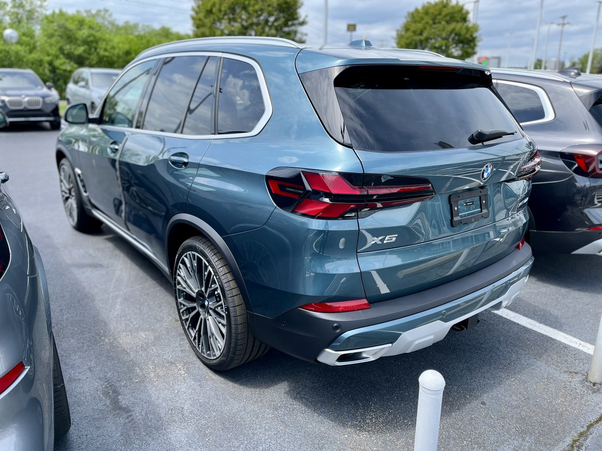 New Arrival and Available!  2025 X5 xDrive40i in Blue Ridge Mountain Metallic.  10642w.  Perfect for the Spring!

Contact Grayson BMW for more information or stop by for a test drive.

#x5 #blueridge #mountain #bmwx5 #green #greenx5 #bmwsuv #newarrival #newbmw #spring