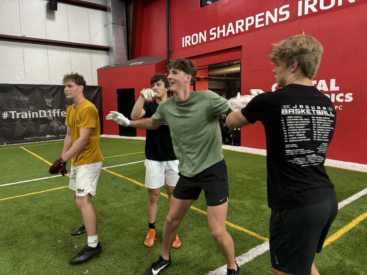 CoachTyTyler's tweet photo. Saturday grind with some Hawks, Rams, Jaguars and Tigers !!! #Handfight #BallDrills @ApexAir7on7 @d1desmoines https://t.co/IjMj8NdLeW