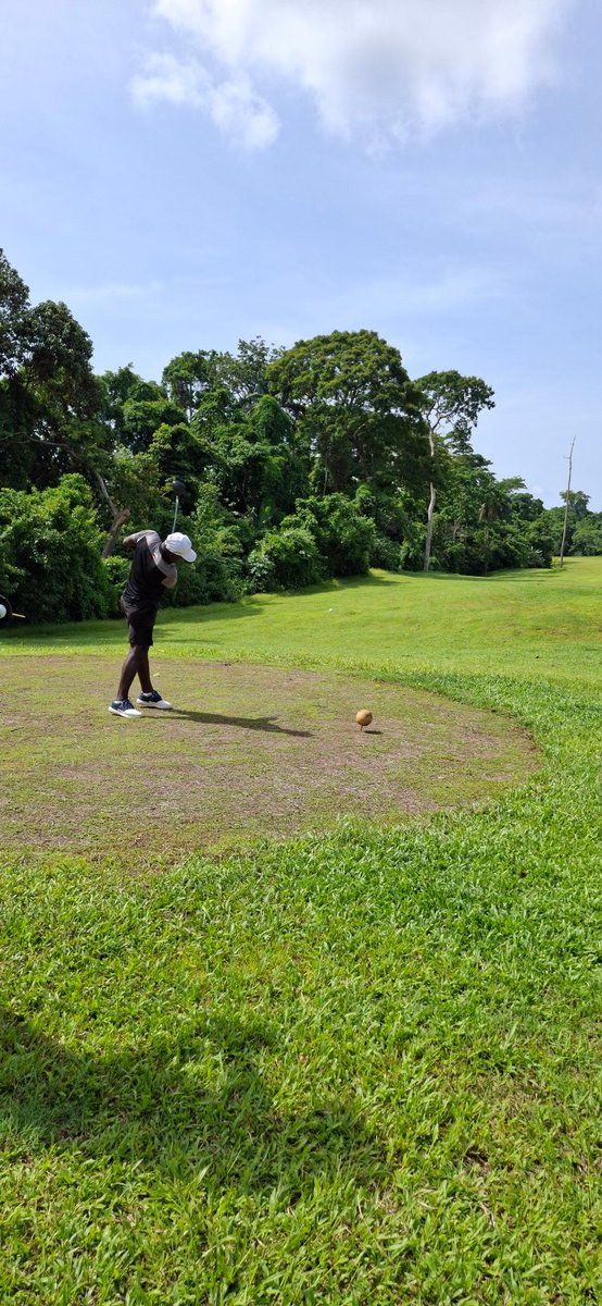Volvemos a la tradición de los sábados de golf @Feguigolf, un día bien soleado....@GabrielObiang