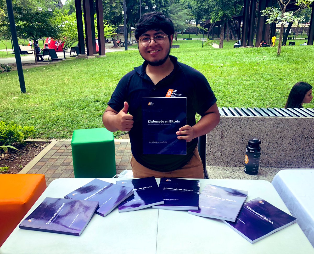 Great to see #Bitcoin Education here by @MyfirstBitcoin_ 

Parque Cuscatlán 🌳 Festival
@BitcoinBerlinSV @imj_sansalvador