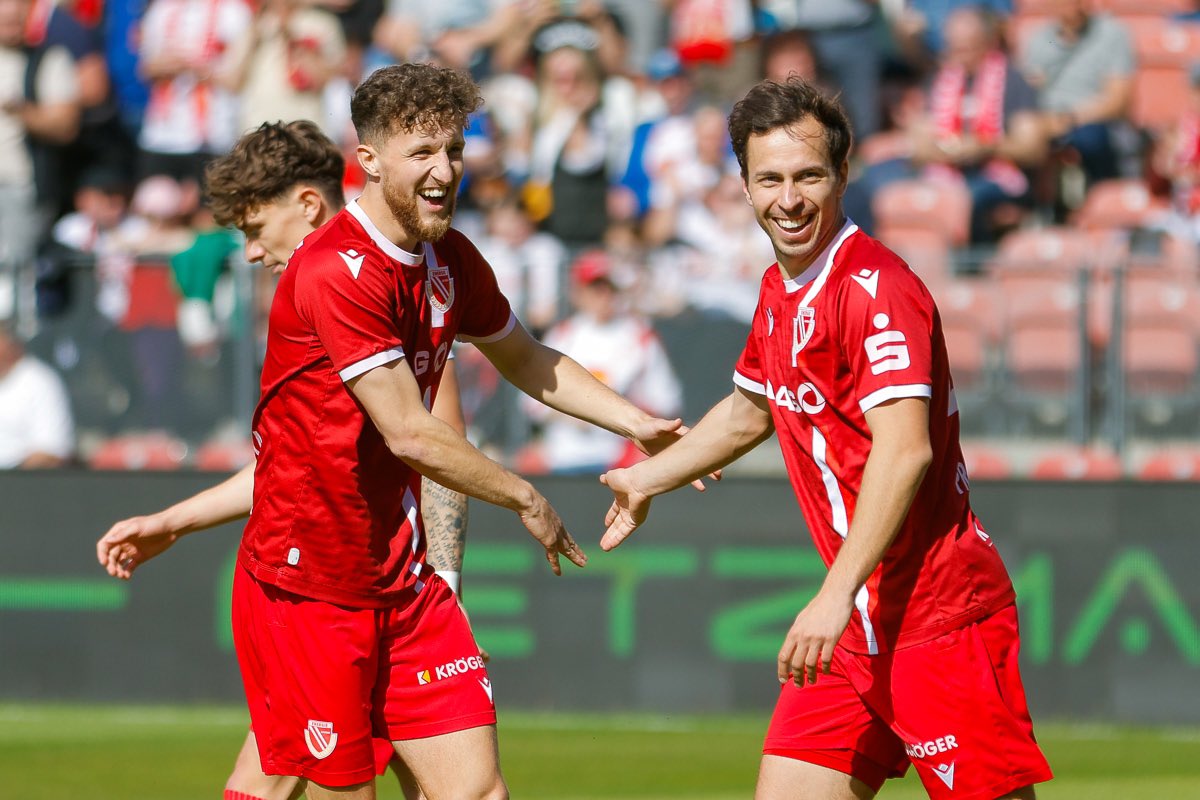 Nur_Energie's tweet photo. Habt Ihr es schon verarbeitet? Vielleicht helfen ein paar Zeilen als Resümee dabei. Spielbericht, Galerie und Statistik vom 4:3-Sieg gegen den @1fclokleipzig gibt es hier.👉🏻https://t.co/QP8lJawJF5 #WIR #FCELOK https://t.co/MluysjIVzD