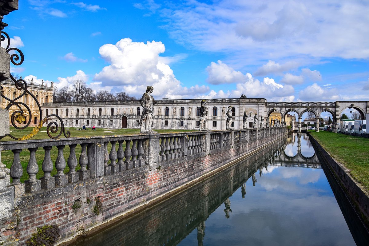 antaviaggi's tweet photo. 🔥 Appuntamento domani con il Mercatino delle cose d'altri tempi di Piazzola sul Brenta, uno dei più grandi d'Europa!

🏛️ Un'opportunità per visitare anche la bellissima Villa Contarini, tutte le info qui ➡️ https://t.co/MRfyfi94VY
______________________
#villacontarini #veneto https://t.co/DxvmqrBFGD