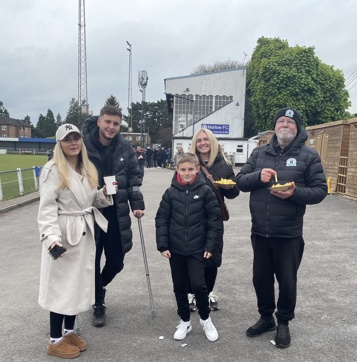 A first for my daughter and Mrs E home game ⁦@MarlowFC⁩. Fantastic season once again for ⁦@markusbartley⁩ and team. Exciting couple of weeks ahead.
Come on boys you got this, with you all the way! 
#cheeseychips 🥰🤣