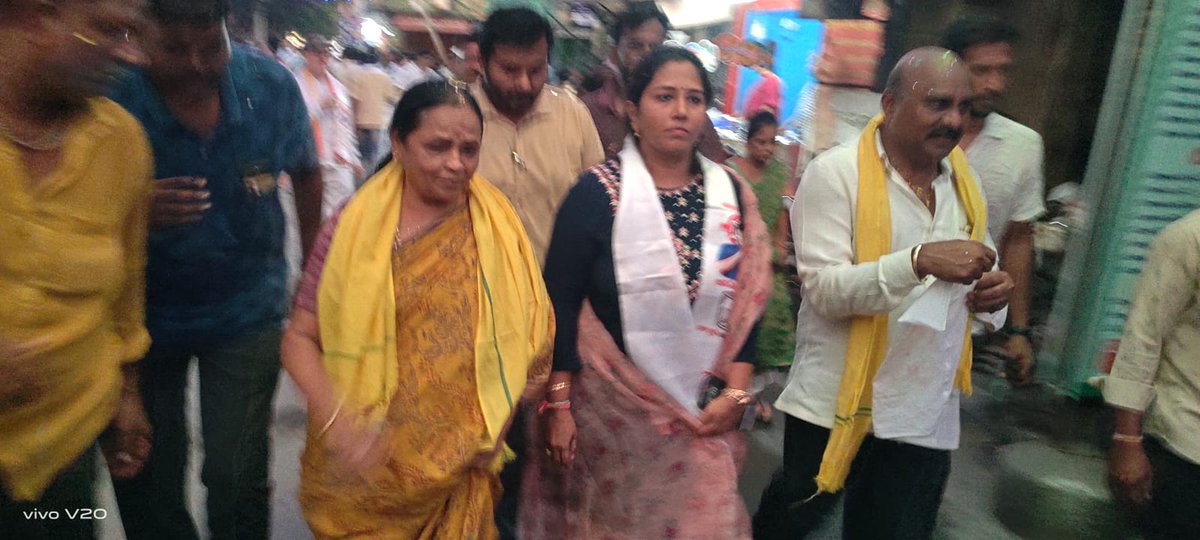 Janasena party State Official Spokesperson Keerthana garu at tirupathi Campaigning along with Tirupathi MLA Aspirant Arani Srinivasulu garu