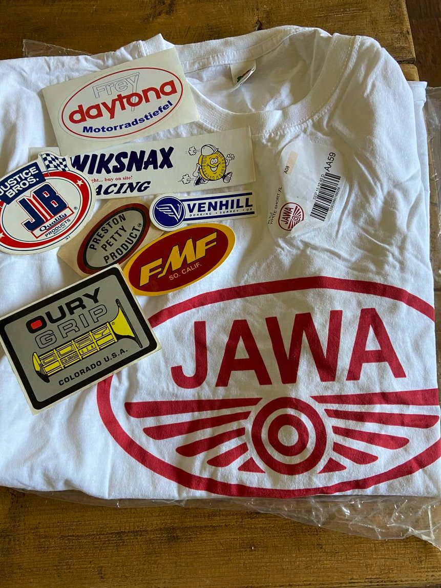 I've been in the loft today &amp; dug out these 2 T-Shirt &amp; sticker bundles from the tat I've accumulated over the years.
You can win one in an #UprightBirthdayGiveaway 
 
Retweet this to enter, followers only
I'll pin this to my profile &amp; do the draw later in the week.
Good luck✊