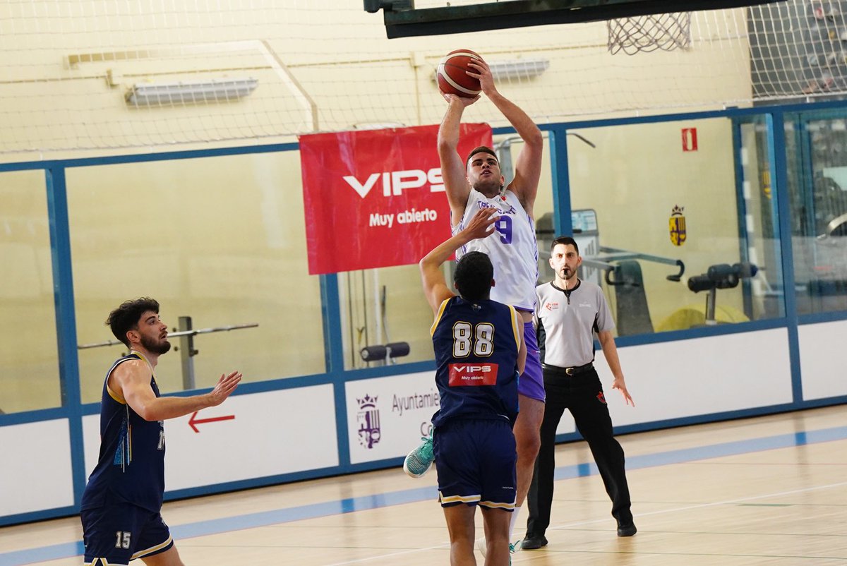 FBMadrid's tweet photo. #LigaVIPS Masculino I Al medio tiempo en el Javi Limones, @baskettorrejon 40 Ingecasa Tres Cantos 29 #CuartodeFinal
📊 Estadísticas en tiempo real con @SwishAllHoopso
https://t.co/xstGvwB5sp https://t.co/PmBcPjEBSt