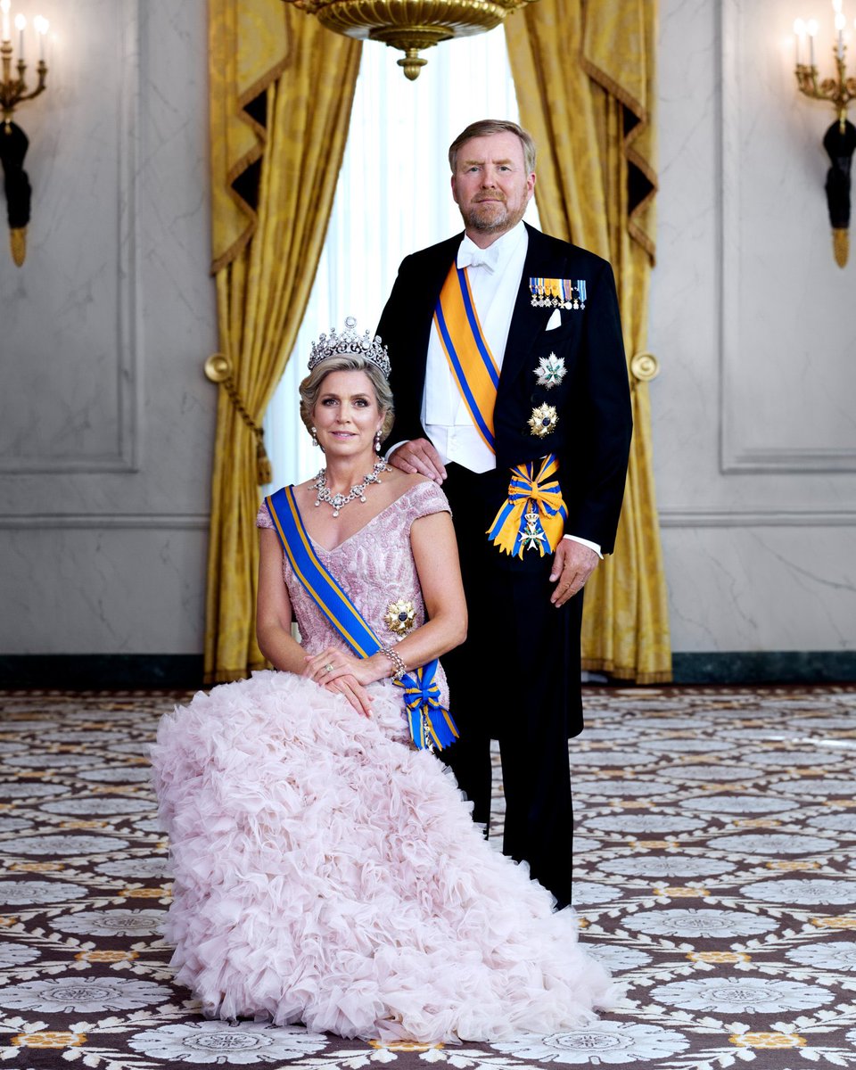 🎉Happy birthday to His Majesty King Willem-Alexander today and #Fijnkoningsdag to everyone celebrating the occasion in the Netherlands and around the world. 🧡👑 #Koningsdag 📸© @koninklijkhuis