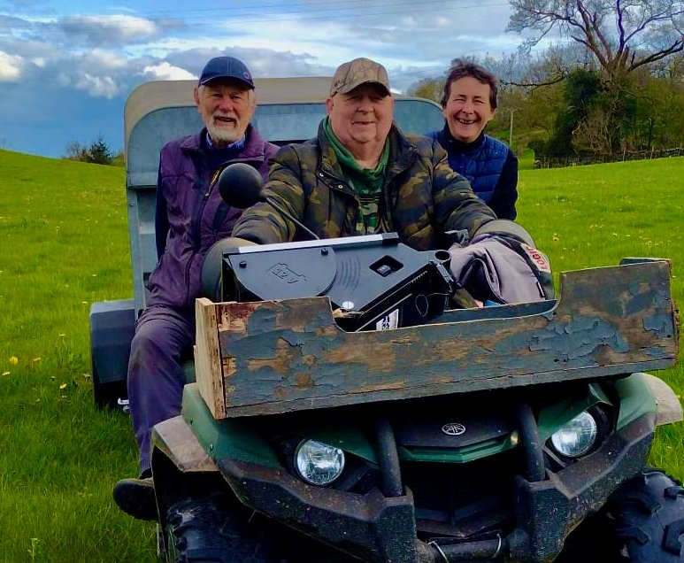 👋 Here's to all the farmers, gamekeepers and volunteers supporting #curlewconservation 🌾 And one of our own quad squad 🚜radiating pure happiness 😁as they go in to fence a nest. Huge thanks! 🙏