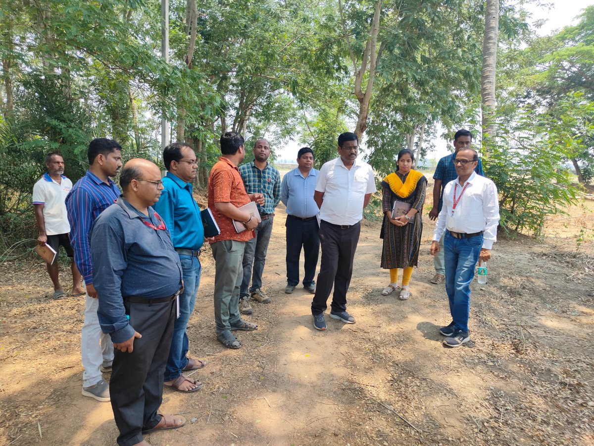 kvkkendrapara's tweet photo. Prof. Pravat Kumar Roul, Hon'ble Vice Chancellor, #OUAT reviewed the activities and interacted with the scientists and other staff during his visit to KVK  and JRS, Kendrapara on 27 April 2024. @OdishaUniversi1 @AtariKolkata @icarindia @krushibibhag https://t.co/HClmGfFBmM