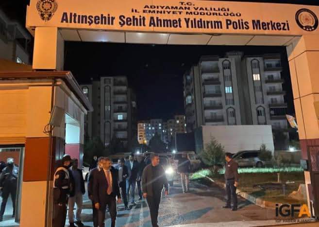 SON DAKİKA... Adıyaman Altınşehir Polis karakolundaki polisler arasında silahlı çatışma yaşandığı ve çok sayıda polisin yaralandığı bildirildi. Karakol amirinin de öldüğü iddia ediliyor.