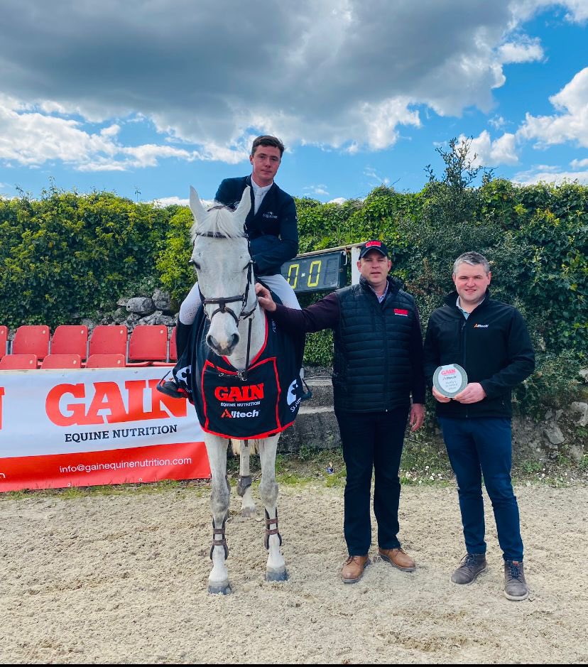 🏆Congratulations to combination Francis Derwin Jnr and Paravati Aeg who won the opening leg of the GAIN/Alltech National Grand Prix at Duffys Equestrian Centre. The pair jumped clear in the jump-off with a time of 🕰️39:12.#GAINTheAdvantage #showjumping
