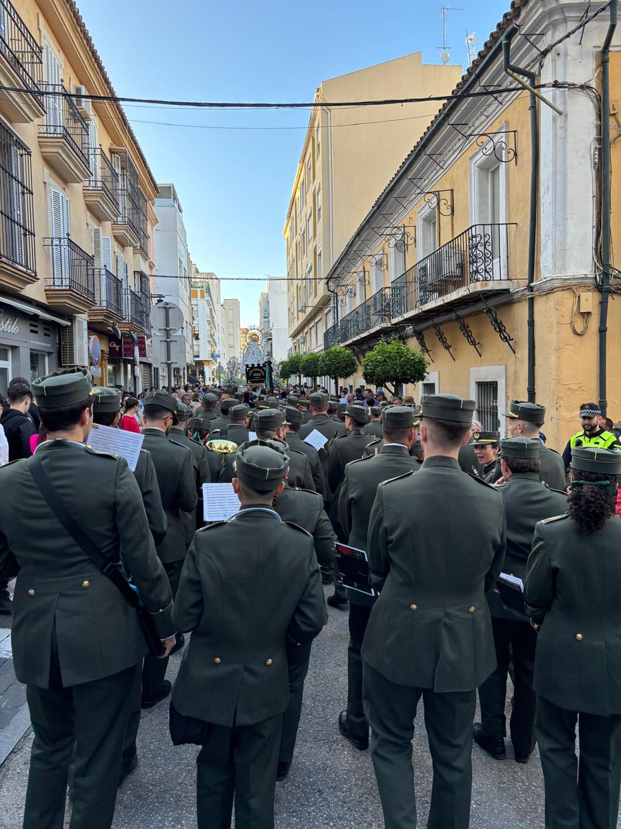 🎶 La Virgen de la Palma de #Algeciras  llega a Blas Infante con la marcha 'Bajo tu Palma vivir' de @antoniorosano01 

📲 #SuenaAgripinoLozano