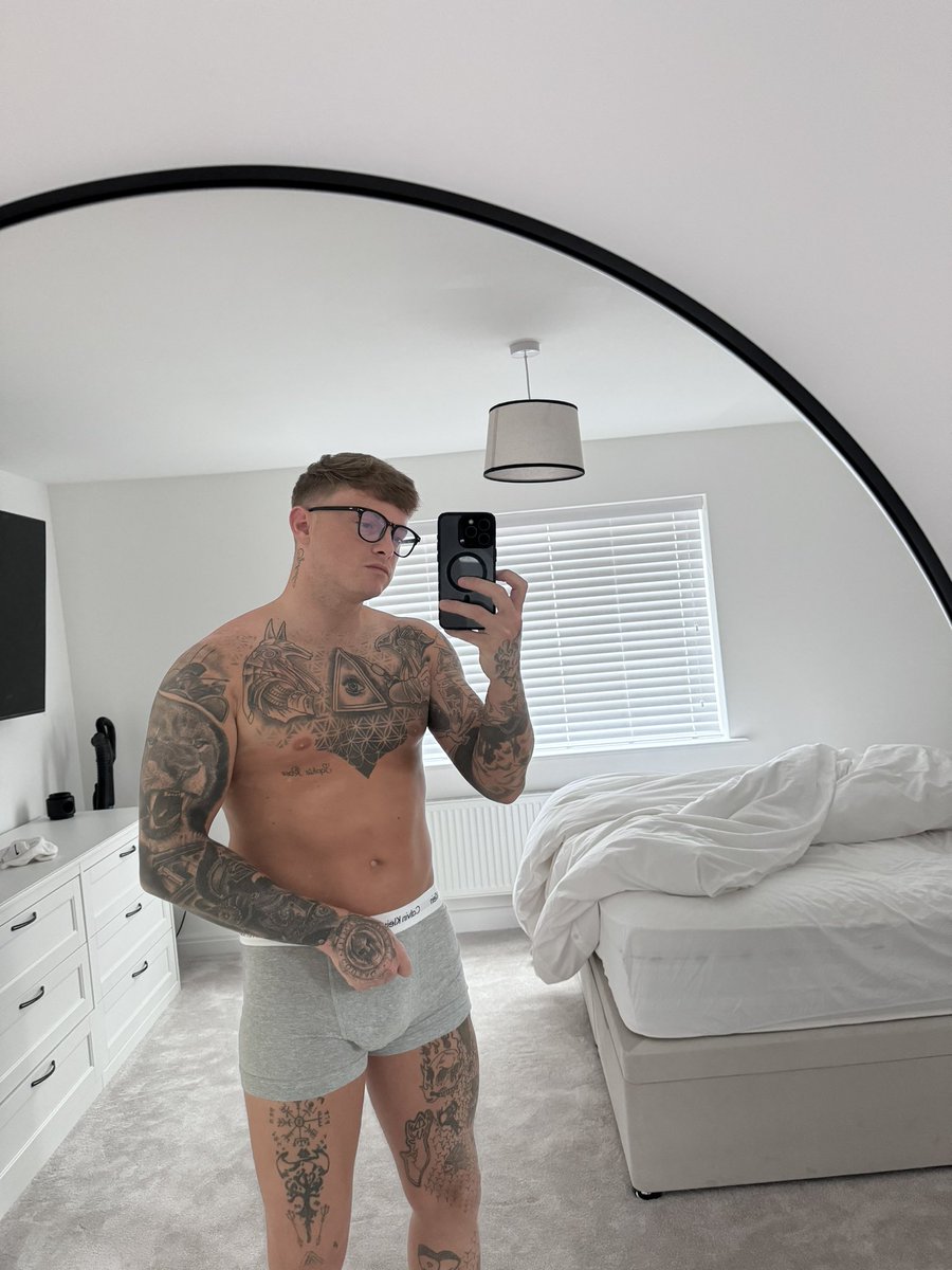 I’m dropping 20 free trial discounts to my OF VERY VERY soon. Keep your eyes peeled 👀👅