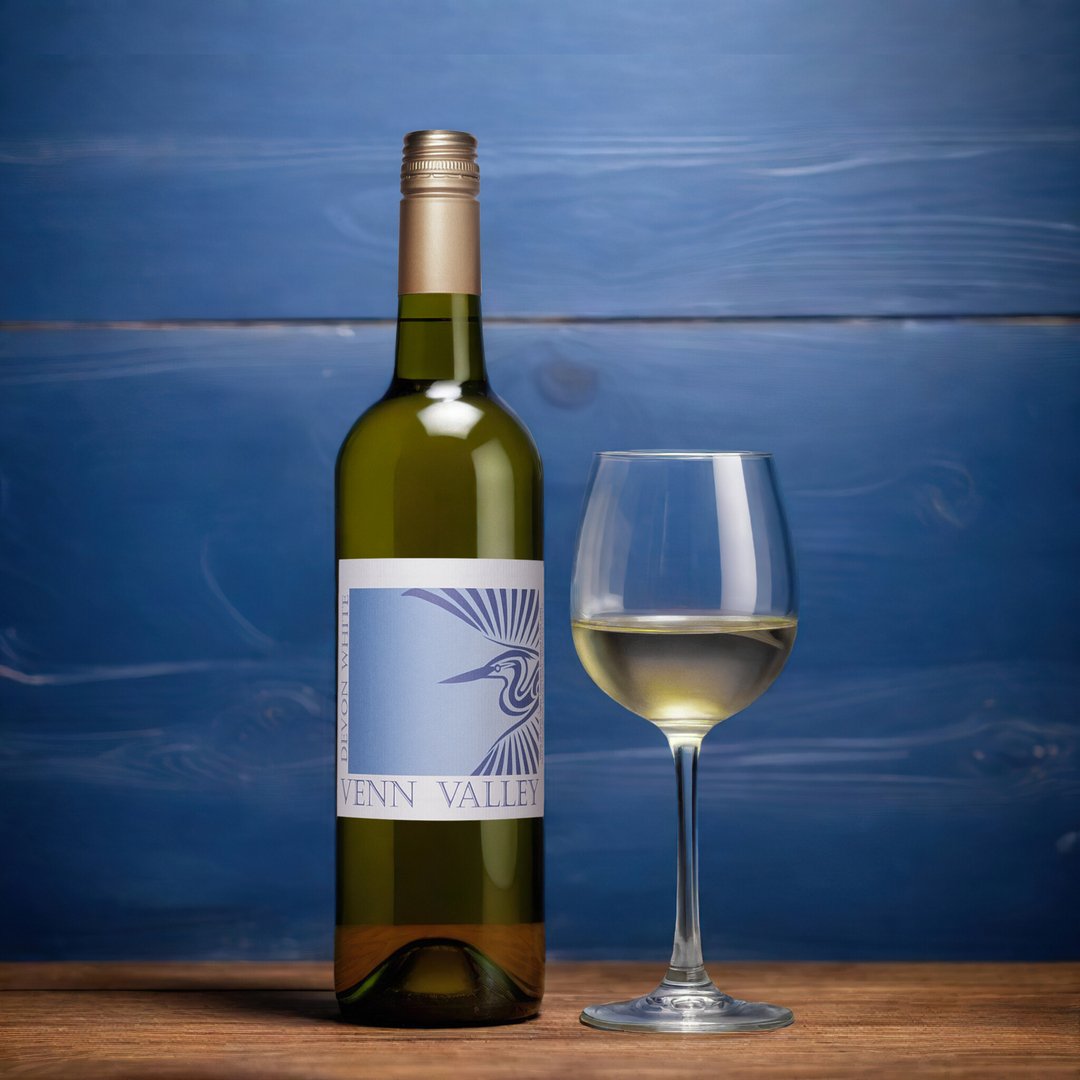 A dry single varietal wine, light and crisp with high acidity. Aromas and flavours of citrus, green apple, honeydew melon, and a noticeable minerality. 🥂🍇 
vennvalleyvineyard.co.uk/product/venn-v…
#whitewine #wineoclock #winelover #winetasting #wineenthusiast #devonvineyard #englishwine