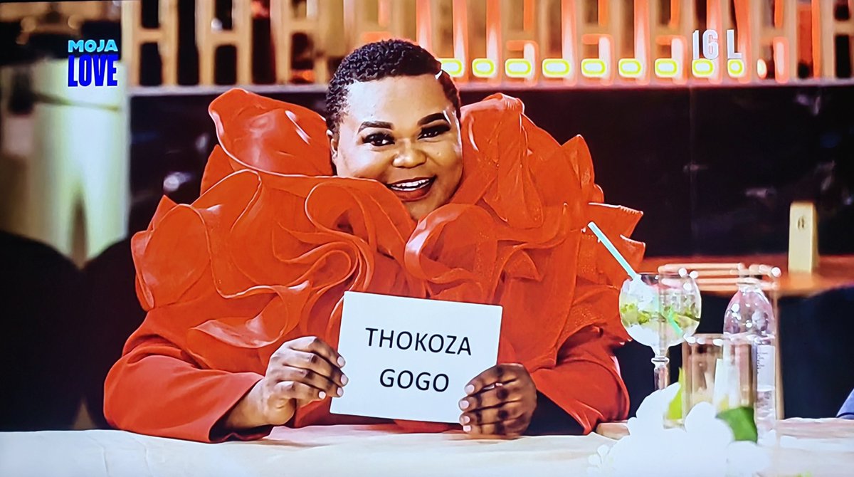 I know y'all are going to turn Selbeyonce's cue card into a meme.😭 #ThokozaGogo