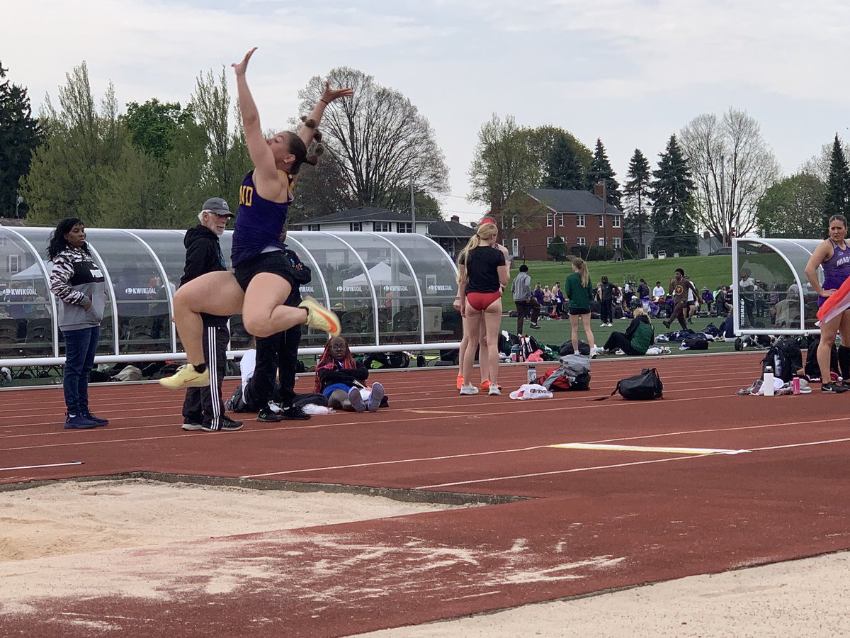 AricThomas1's tweet photo. We had a great day to celebrate Riley’s last home track meet. Fly Eagle Fly! https://t.co/Uvm7x5jGFx