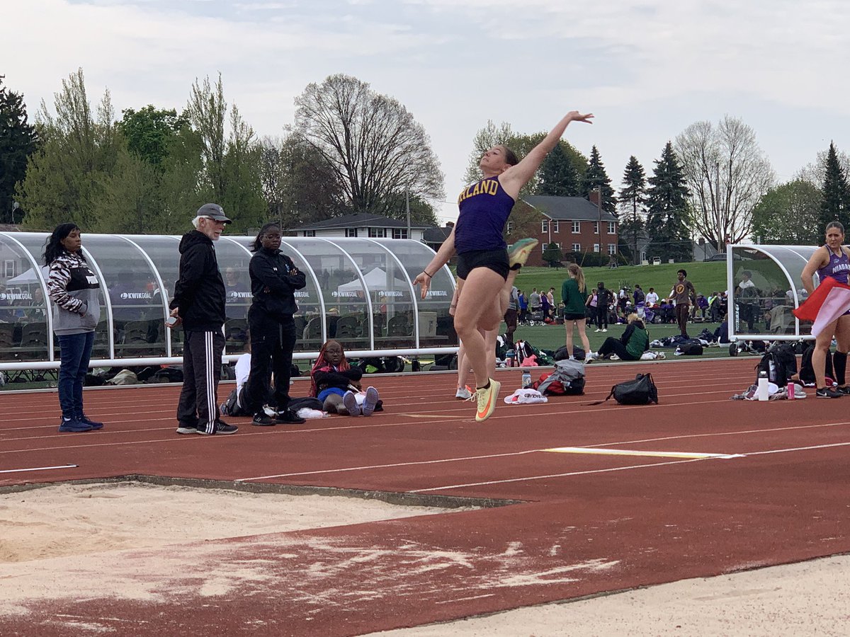 AricThomas1's tweet photo. We had a great day to celebrate Riley’s last home track meet. Fly Eagle Fly! https://t.co/Uvm7x5jGFx