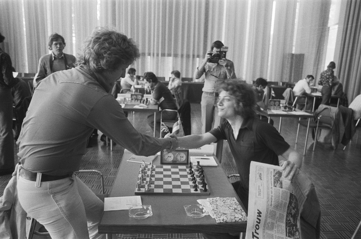A friendly handshake before play in Miles v. Timman, from the 3rd round of the Amsterdam IBM event, 30th June 1977. Miles, who finished clear 1st in this tournament, would have turned 69 last week. (📷: R. Bogaerts / ANEFO, via nationaalarchief.nl.) #chess