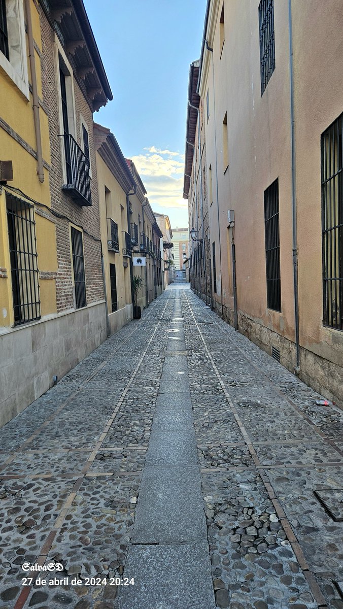 Otro día más en la oficina. Esta calle me encanta.. #AlcaládeHenares