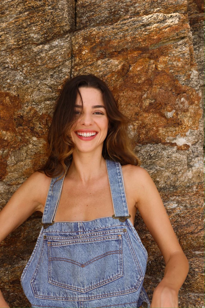 Batemos a meta de votos lá no insta, então vamos deixar a fotinho nova aqui pra vocês também 🤍🌻

Continuem votando muito no ibest, um passarinho me disse que virá outros mimos 😝