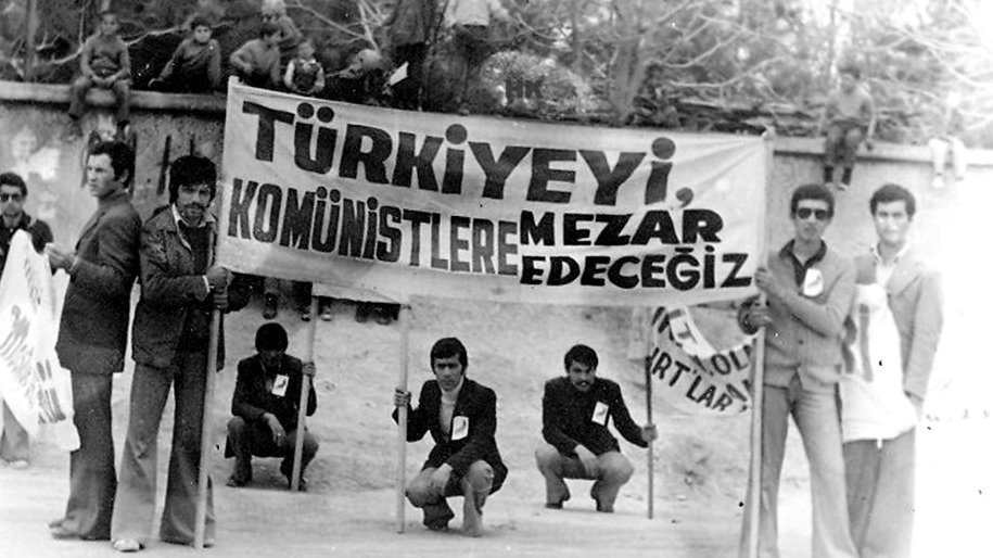 İYİP'in yeni genel başkanı Müsavat Dervişoğlu olmuş. Kimmiş bu Müsavat Dervişoğlu? 1978 yılı Ülkücü Gençlik Derneği Fatsa Şube Başkanı. O partisine yakışmış, partisi de ona.