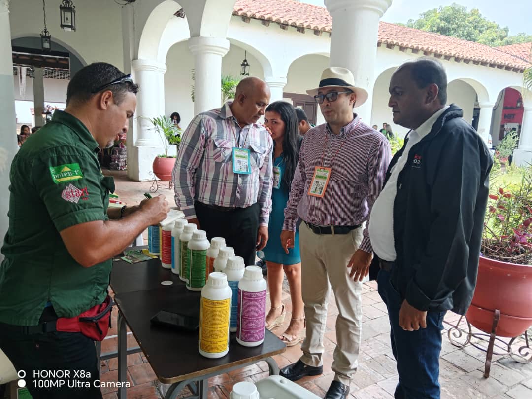 Productiva agenda cumplió la <a href="/CorpoVenCafe/">Corporación Venezolana del Café (CVC)</a> en el IV Congreso Nacional del Café y la Caficultura, en Portuguesa, impartiendo conferencias sobre temas fundamentales para la cadena productiva del rubro así como acompañamiento en los stands de empresas y asociaciones asistentes