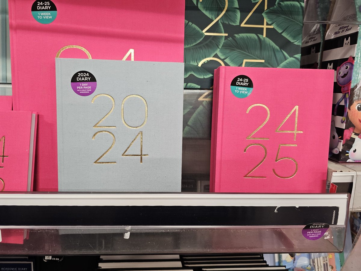 Jenivere's tweet image. A little #HusbandPosting:
Him: The one on the left is good for this year, but you'll have to wait 401 years to use the pink one!
Me: It's called planning ahead.

#puns #BadJokes #WeAreSoVeryMarried