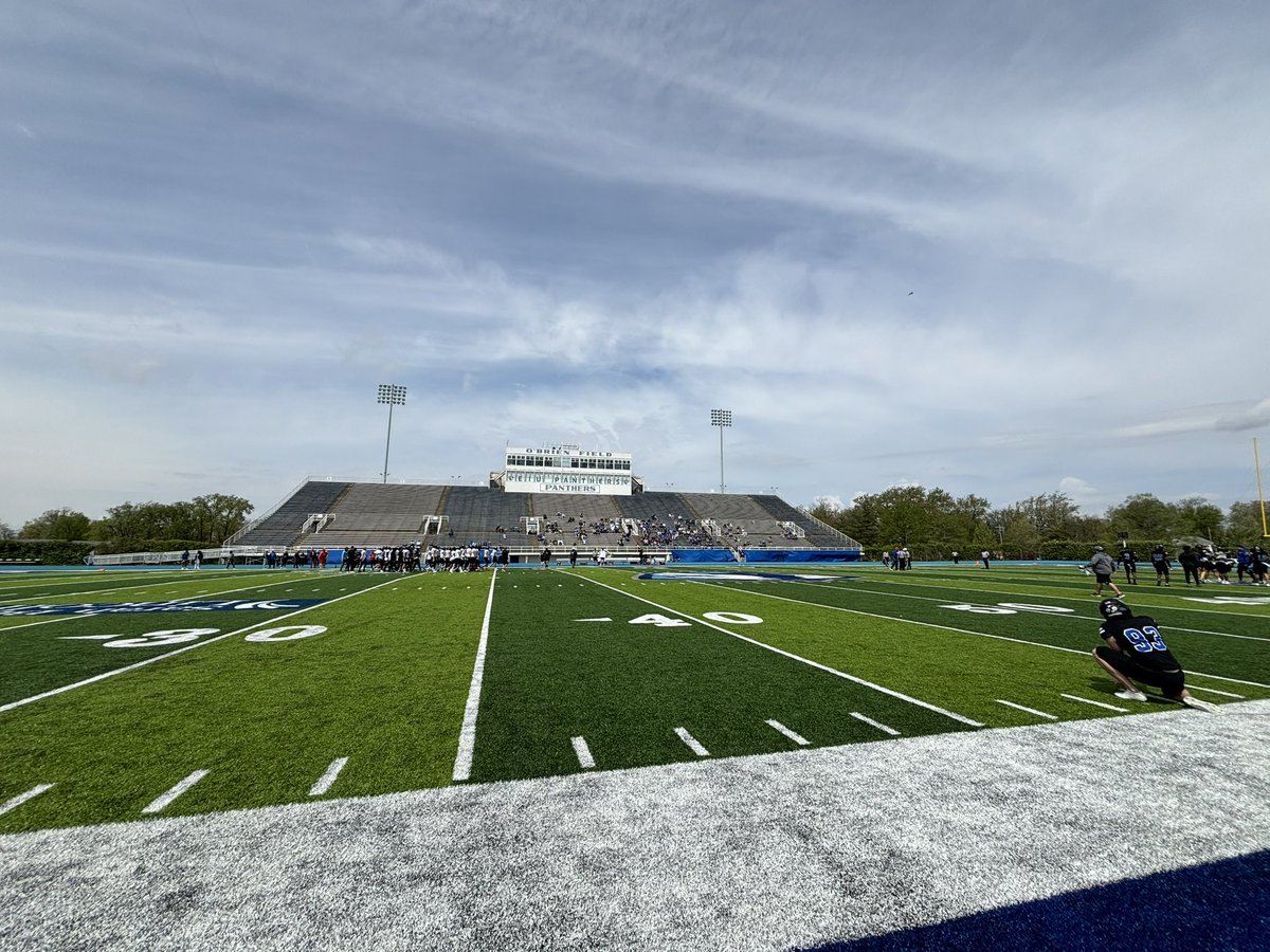 Had a great time out at Eastern Illinois to watch the spring game. #wenotme #BleedBlue @CoachCannova63 @EIU_FB @FB_Coach_Wilk @_liamcarr2021 @EScottEmuakpor1