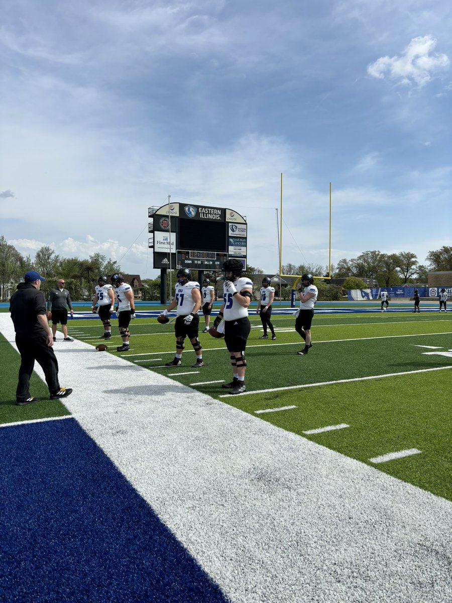 Sam_Carr78's tweet photo. Had a great time out at Eastern Illinois to watch the spring game. #wenotme #BleedBlue @CoachCannova63 @EIU_FB @FB_Coach_Wilk @_liamcarr2021 @EScottEmuakpor1 https://t.co/pmd2MDna51