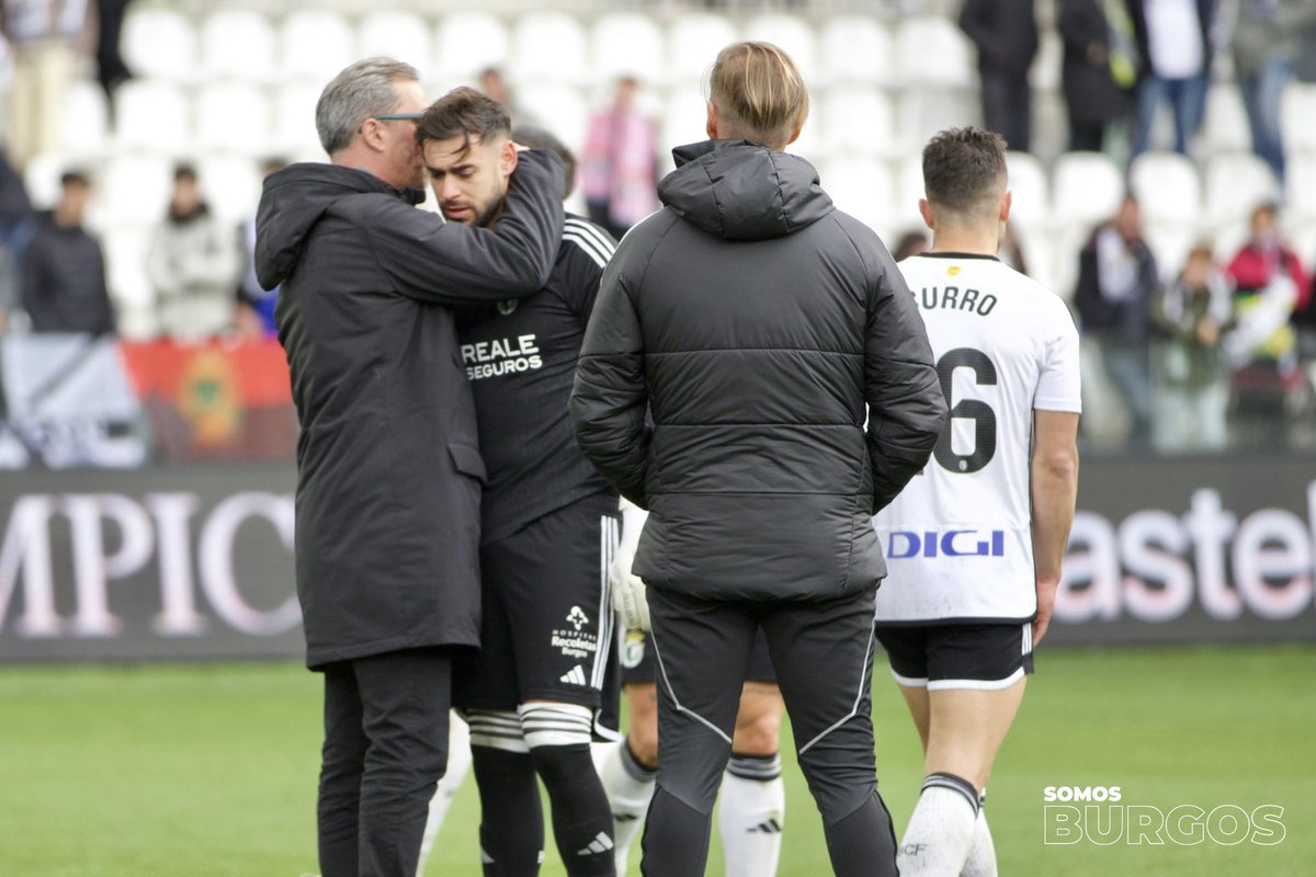 Burgos_CF's tweet photo. Este equipo y esta afición te quiere a rabiar 🤍🖤

Siempre juntos, @Jose13Caro 🫂

#SomosBurgos https://t.co/X7AI57mDik