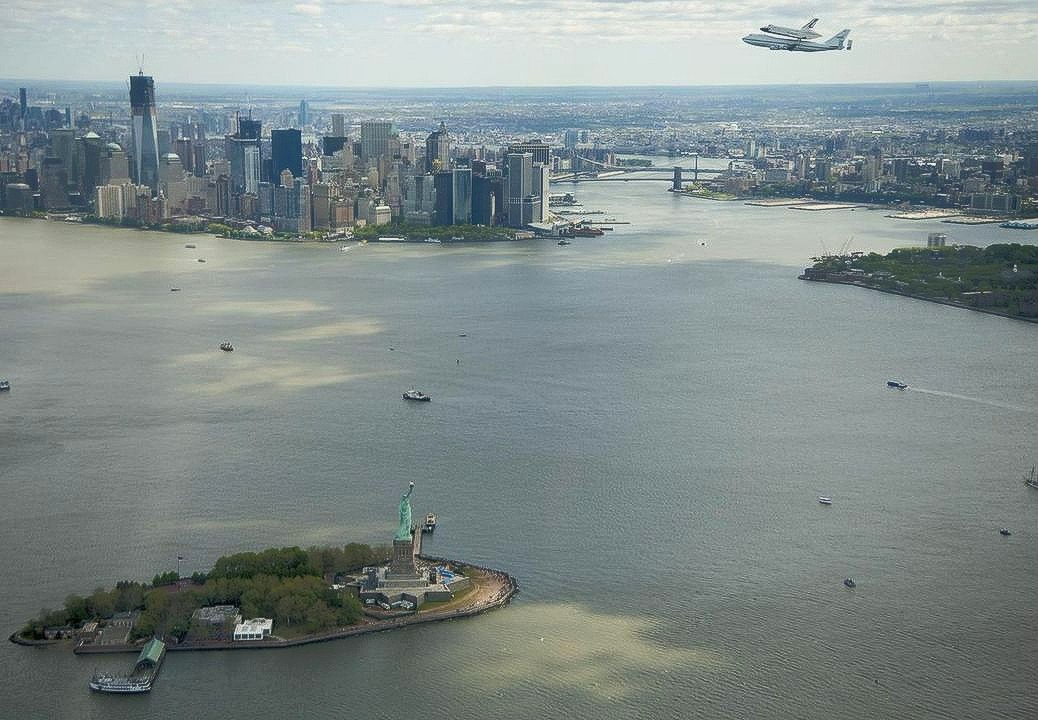 “You say goodbye and I say hello!” Today in 2012, we officially said farewell to Space Shuttle Enterprise as it took off for @IntrepidMuseum. Staying with us was the Space Shuttle Discovery. Read more in 'When Enterprise Met Discovery,' on our blog: s.si.edu/3Kiv8ox