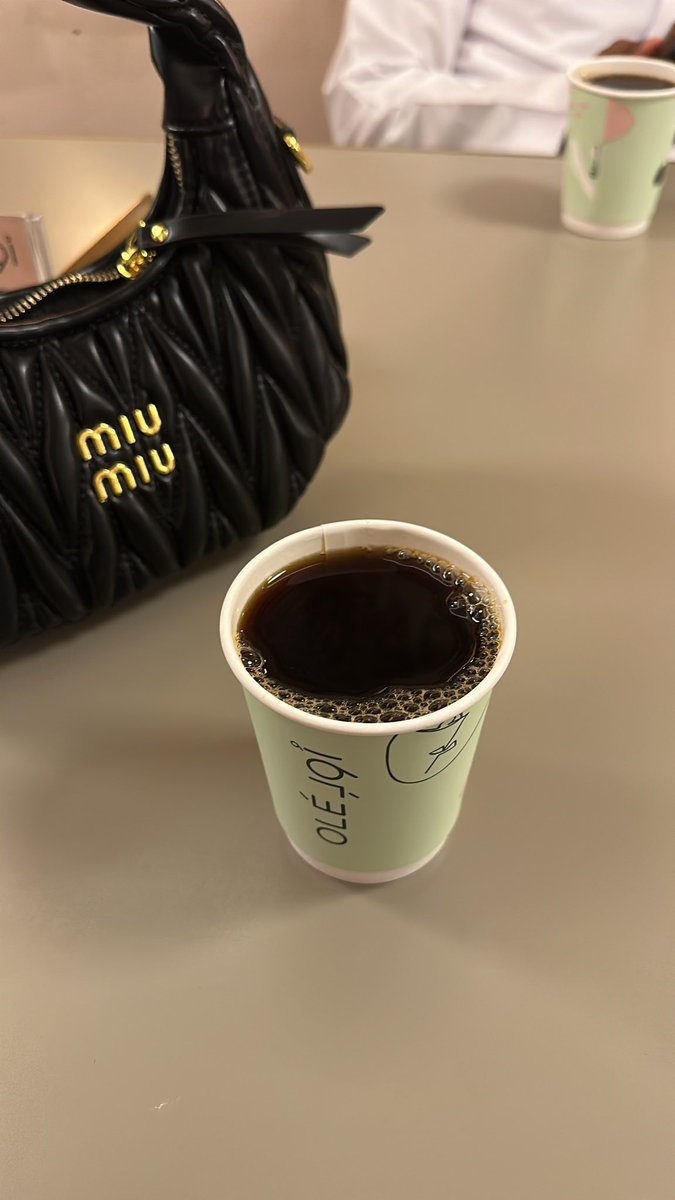" إن شحّت الأيام ما شح صبري 
  أنا أتغانم فرصتي ما أحتريها "