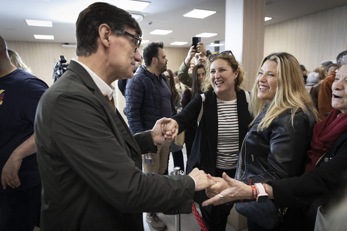 Necessitem força per obrir una nova etapa.

Necessitem força per impulsar la tercera gran transformació de Catalunya.

Necessitem #ForçaPerGovernar!

El #12M, #VotaPSC 🌹