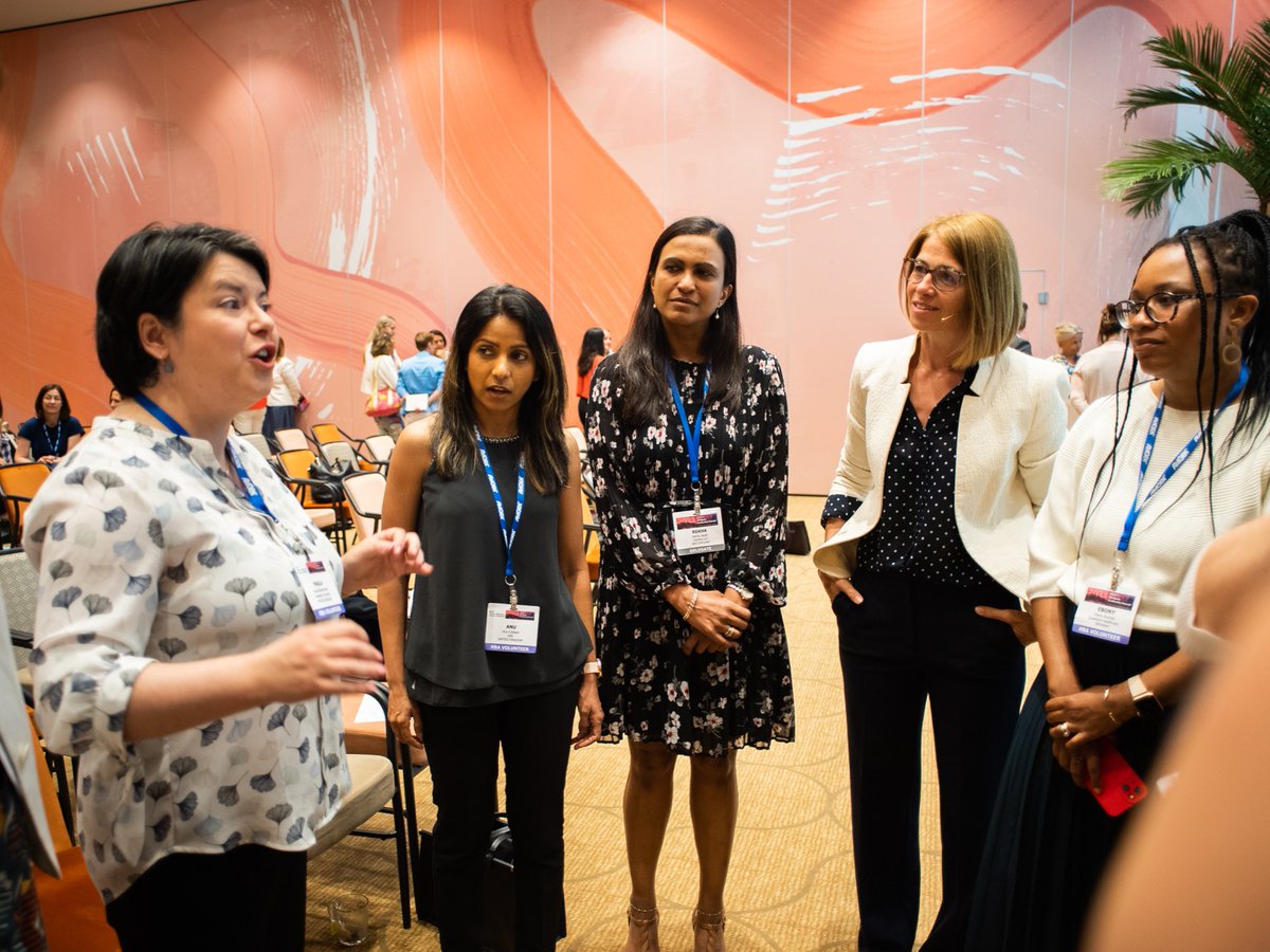 HBAnet's tweet photo. I believe we all stand on the shoulders of giants. I am where I am bc brave women &amp; people of color broke barriers. Pay equity is one of our remaining barriers &amp; I want to do my part now for future women.
https://t.co/83JsmV2K1N

#NationalVolunteerWeek #HBAimpact @hbanet_eur https://t.co/3rJCG94ZMh