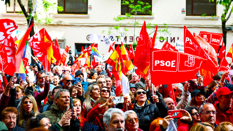 Socialist Party Supporters Rally for Spanish Prime Minister Stay Learn More: worldmagzine.com/politics/socia… #EuropeNews #PoliticsNews #9janews #tv360nigeria #deji360 @BBCBreaking @Reuters @dealshappiness @Sprinterfactory @anietotylkoja