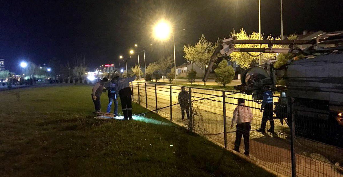 Değerli hemşehrilerim: Son günlerde sizlerden gelen Akarçay bölgesindeki şikayetleri yakından takip etmekteyiz. Bölgede rekreasyon alanı içerisi dahil olmak üzere kanalizasyon ana taşıyıcı kollektör hattı üzerinde 4 farklı yerde arıza (göçük) tespit ettik. Ekiplerimize talimatı…