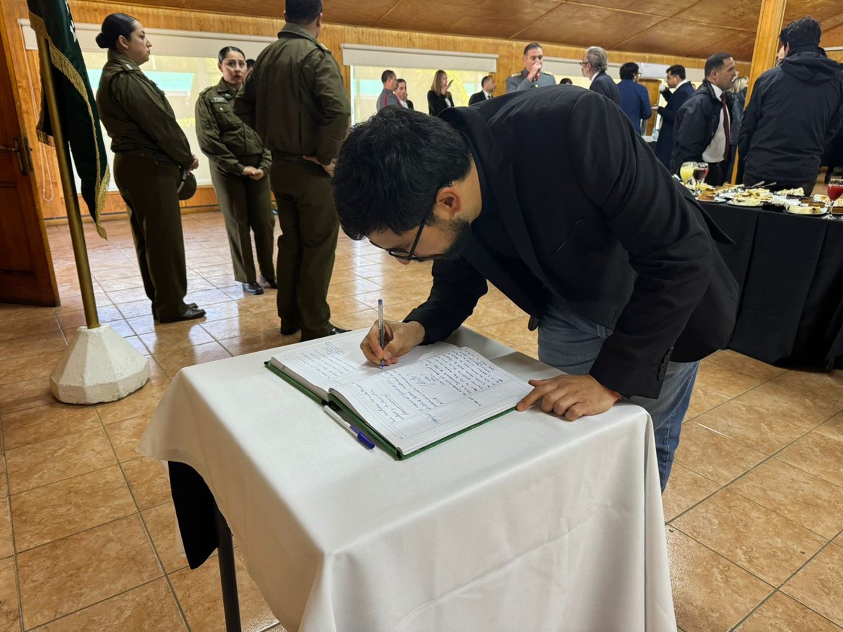 Hoy Chile amaneció de luto. Nos unimos a las condolencias por el cruel asesinato de tres Carabineros en Cañete. Como presidente de la comisión de seguridad del @corelosrios, reafirmamos nuestro compromiso de fortalecer su labor y exigimos justicia.