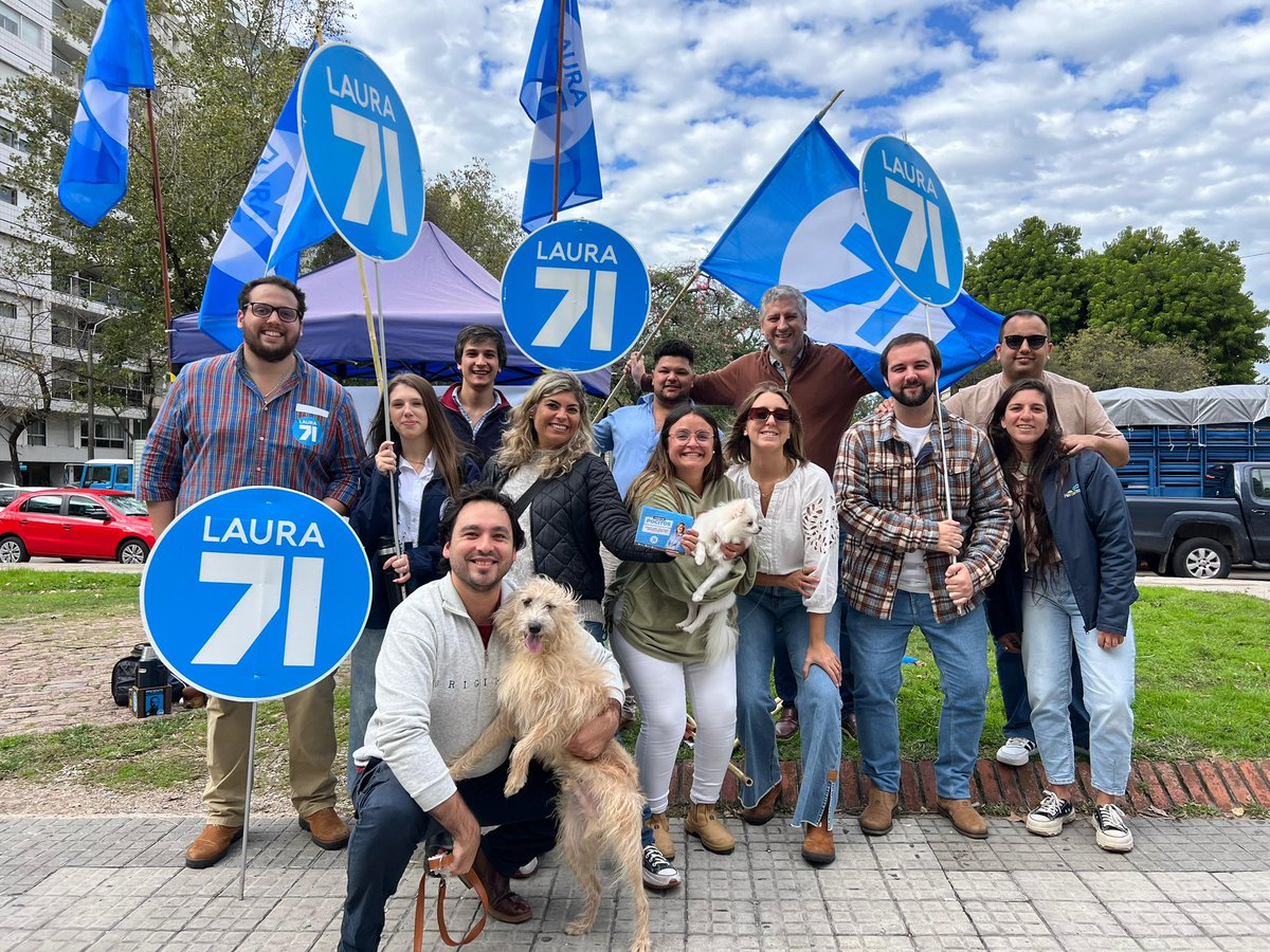 Esta mañana, estuvimos visitando algunos de los puntos donde los compañeros de la @lista71 se estuvieron movilizando, invitando a las próximas actividades con @lauraraffo en Parque Rodó y Pocitos. 📍Feria de Salto y Maldonado. 📍Feria de Acevedo Díaz y Rivera. 📍Punta Carretas…