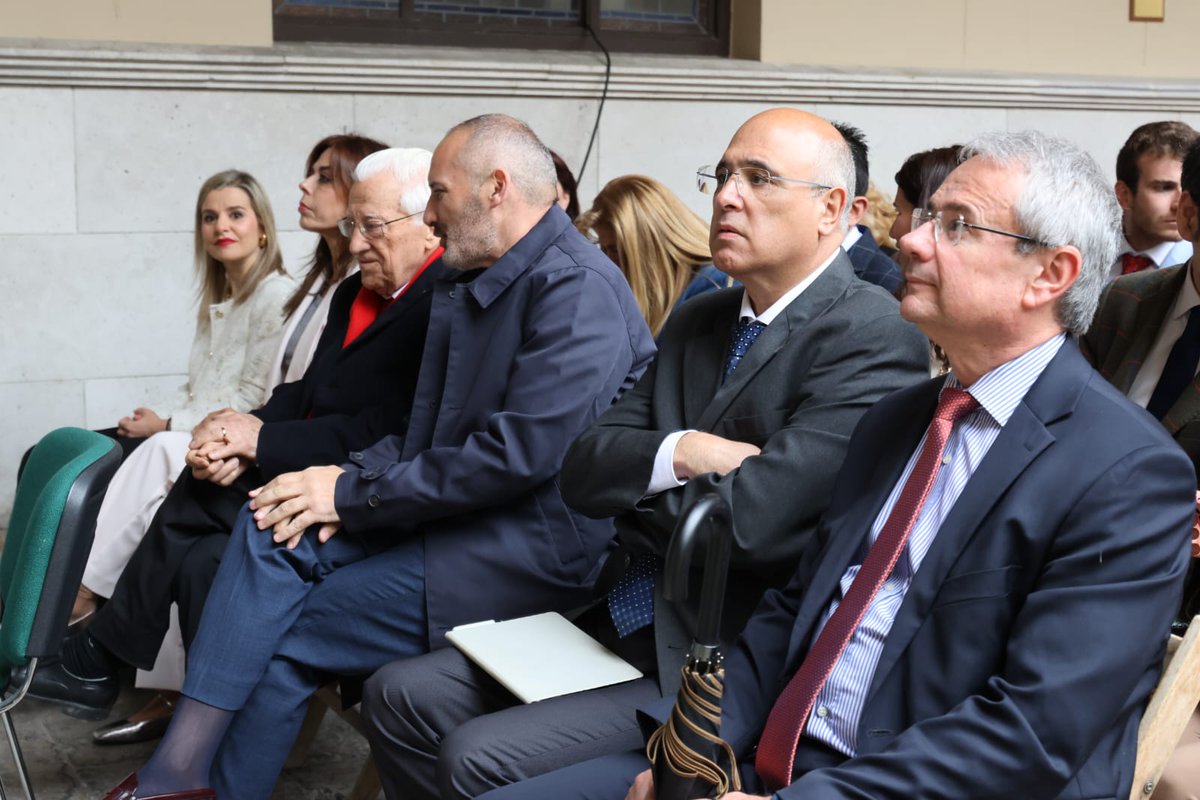 Jacinto Canales, @Valladolid_Gob, ha asistido a “Ia Gala Solidaria Juntos por una Sonrisa” en el Palacio Real de #Valladolid, organizado por el Museo del Juguete de #MedinaDelCampo.