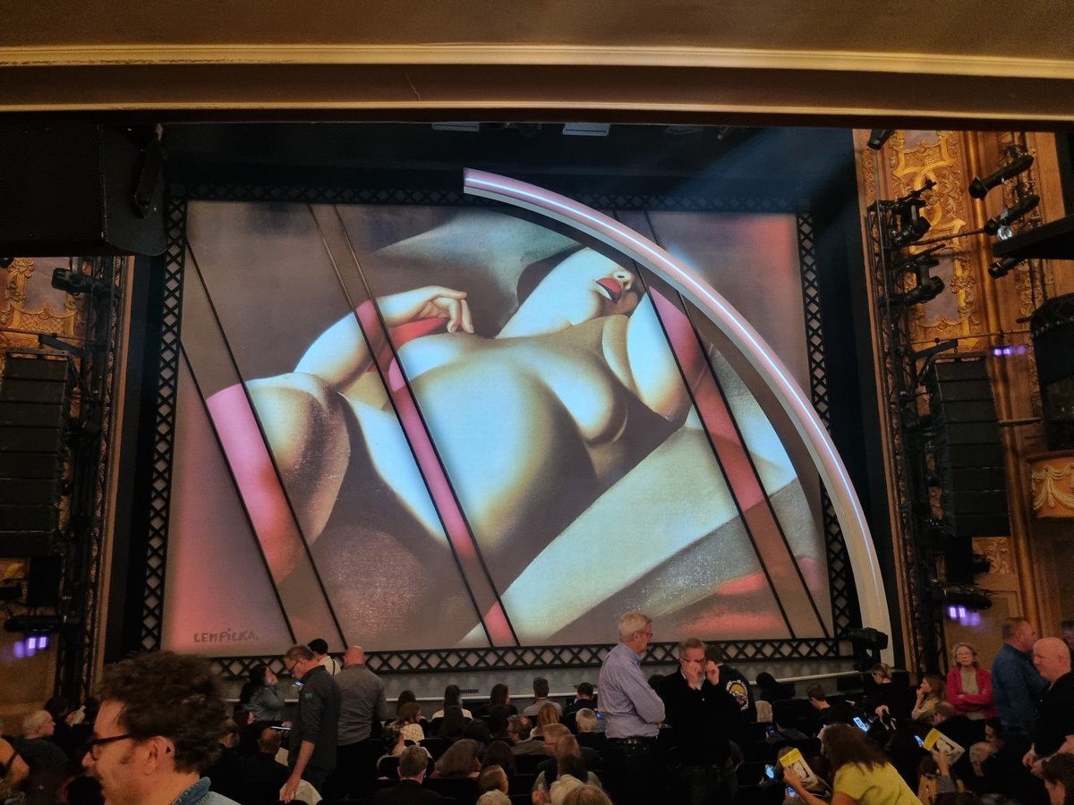 Back at the Longacre this afternoon for Lempicka round 2: woman still is.