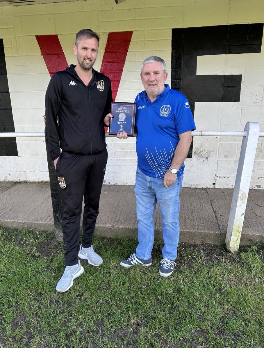 Last week Bill Beach was on hand to present @MalmsVicsMedia with their March uhlsport Hellenic League Division One team of the month award.