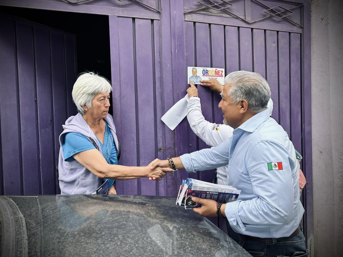 ¡Todo el apoyo a Ordóñez! ¡Vamos con el @PAN_CDMX! Las palabras de los vecinos en la Ramos Millán Fuera Quintero y sus secuaces. #ElCambioViene a #Iztacalco.